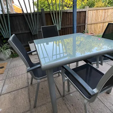 Appartement No10 2 Bedroom House With Private Garden And Driveway *