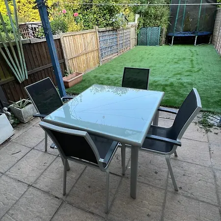 Appartement No10 2 Bedroom House With Private Garden And Driveway