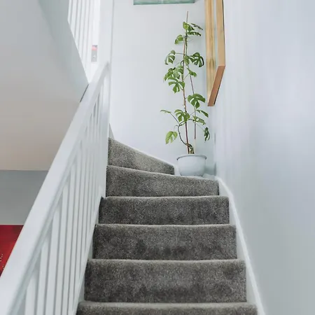 Appartement No10 2 Bedroom House With Private Garden And Driveway