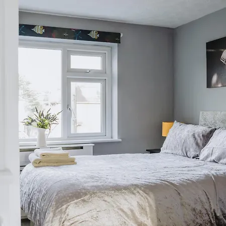 Appartement No10 2 Bedroom House With Private Garden And Driveway