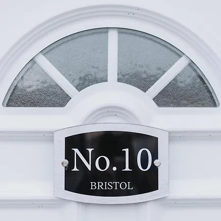 No10 2 Bedroom House With Private Garden And Driveway Bristol