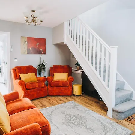 No10 2 Bedroom House With Private Garden And Driveway Bristol