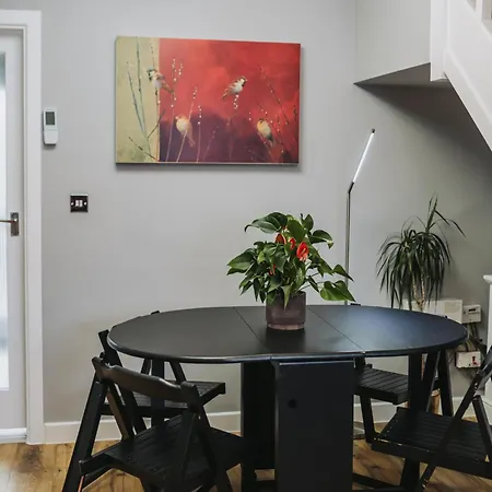 No10 2 Bedroom House With Private Garden And Driveway * Bristol
